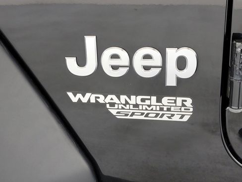 Used 2018 Jeep Wrangler Unlimited Sport S image 10