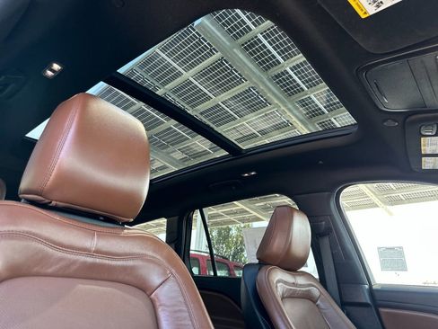 Certified 2023 Lincoln Aviator Reserve AWD/4WD image 17