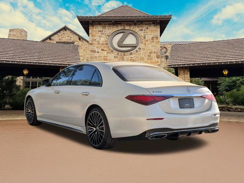 Used 2023 Mercedes-Benz S 580 4MATIC Sedan image 3