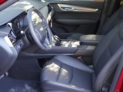 New 2025 Cadillac XT6 Luxury image 9