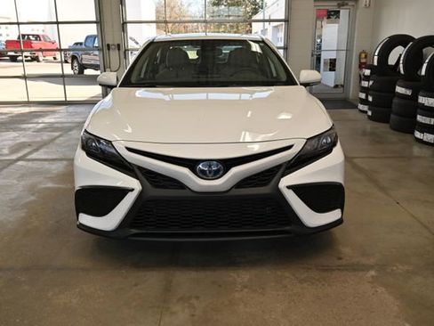 Used 2023 Toyota Camry SE w/ Cold Weather Package FWD image 2
