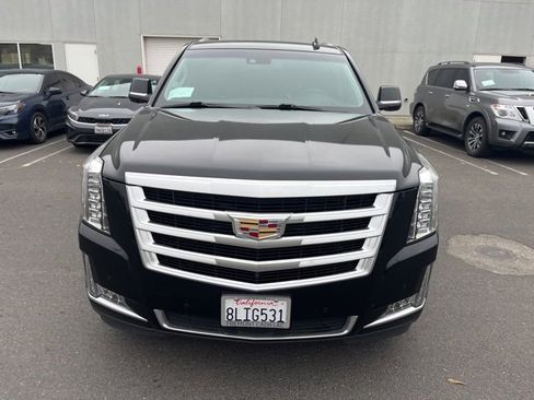 Used 2016 Cadillac Escalade Premium image 2