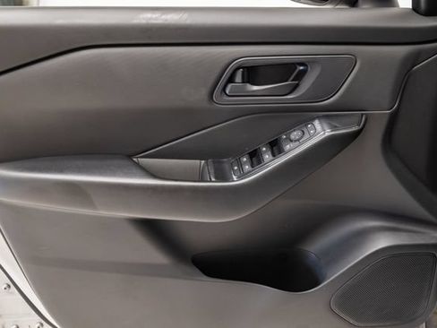 Used 2024 Nissan Rogue S FWD image 9