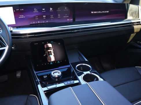 Used 2025 Cadillac Escalade Sport w/ Touring Package image 18