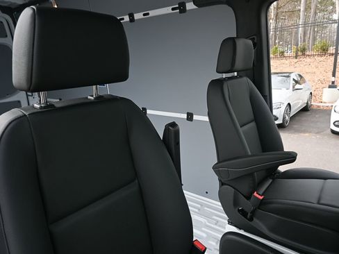 Used 2025 Mercedes-Benz Sprinter 2500 image 18