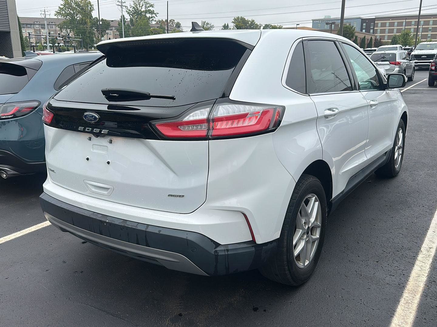 Used 2023 Ford Edge SEL AWD/4WD image 3