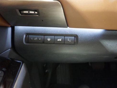 Used 2023 Nissan Pathfinder Platinum image 5