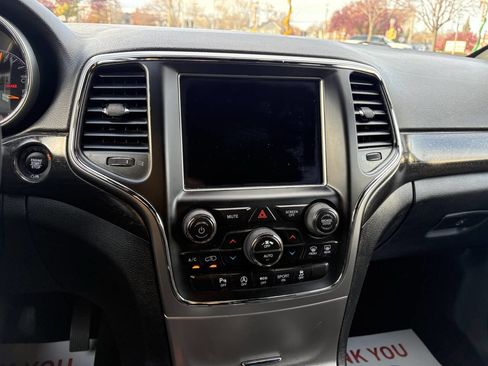 Used 2018 Jeep Grand Cherokee Laredo image 34