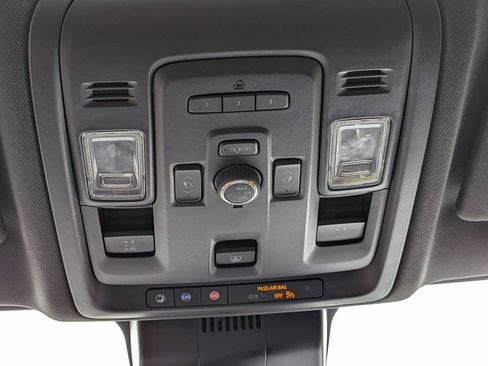 Used 2023 Chevrolet Suburban LT w/ Luxury Package image 27