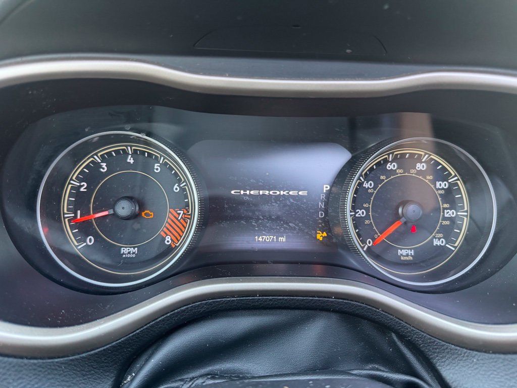 Used 2015 Jeep Cherokee Limited AWD/4WD image 9