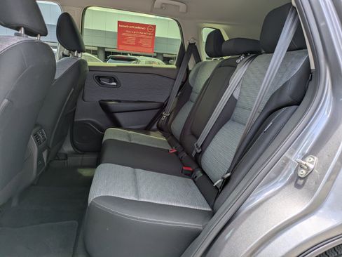 Certified 2023 Nissan Rogue SV FWD image 14