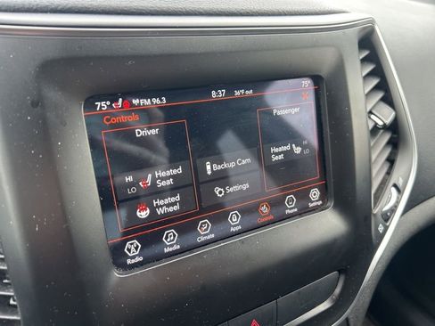 Used 2019 Jeep Cherokee Latitude Plus w/ Comfort/Convenience Group image 18