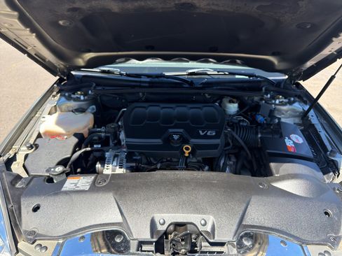 Used 2011 Buick Lucerne CXL FWD image 10