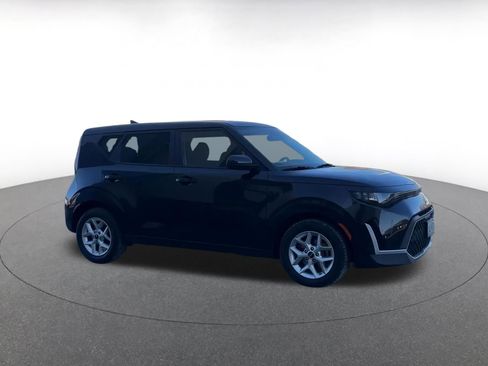 Used 2025 Kia Soul LX w/ LX Technology Package image 2