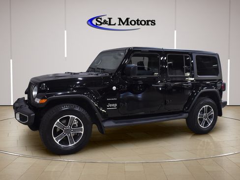 Used 2023 Jeep Wrangler Unlimited Sahara AWD/4WD image 3