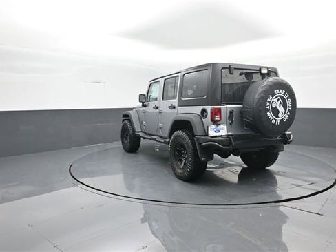 Used 2017 Jeep Wrangler Unlimited Rubicon w/ Connectivity Group image 5