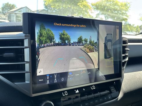 Used 2025 Toyota Tundra Limited AWD/4WD image 18