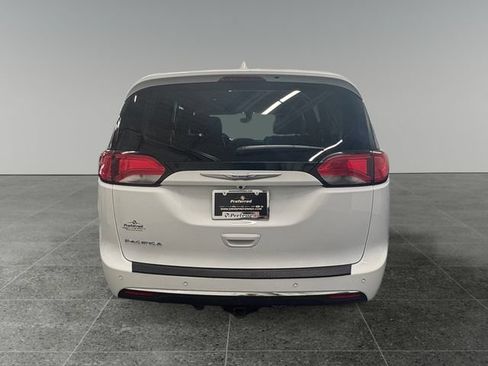 Used 2020 Chrysler Pacifica Touring-L FWD image 27