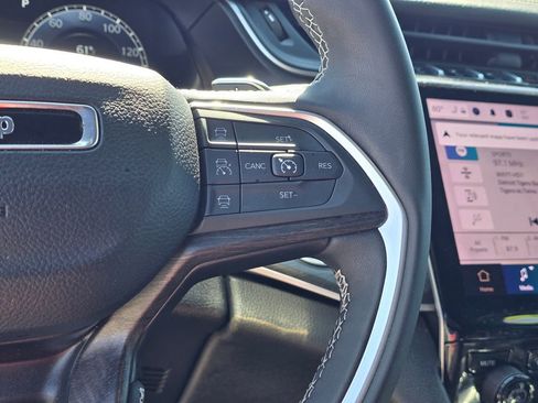 Used 2025 Jeep Grand Cherokee Limited image 15