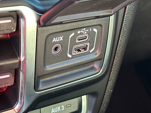 Used 2022 Jeep Wrangler Unlimited Sahara image 32