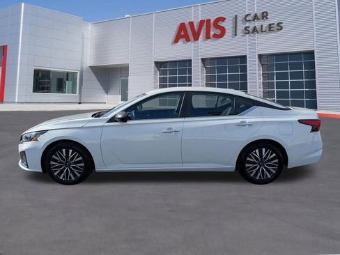 Used 2025 Nissan Altima 2.5 SV image 10