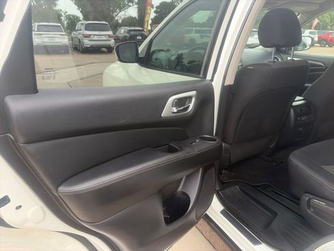 Used 2020 Nissan Pathfinder SV FWD image 22
