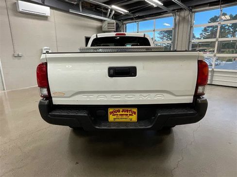 Used 2022 Toyota Tacoma SR image 4