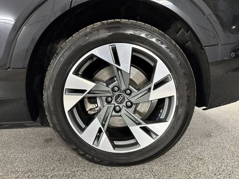Used 2021 Audi e-tron Premium w/ Convenience Plus Package AWD/4WD image 13