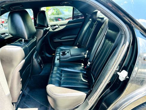 Used 2019 Chrysler 300 S image 28