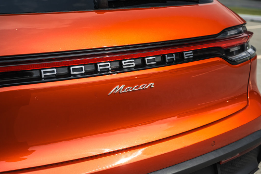 Used 2023 Porsche Macan AWD/4WD image 17