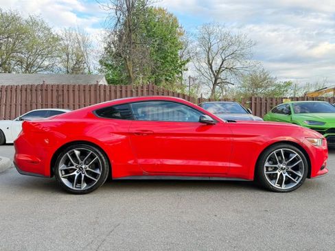 Used 2017 Ford Mustang Premium image 4