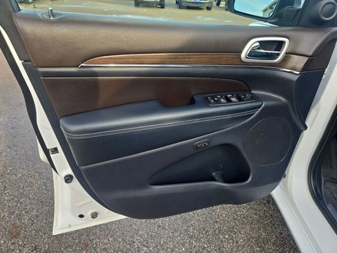 Used 2016 Jeep Grand Cherokee Overland image 11