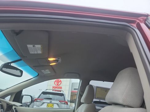 Used 2011 Toyota Sienna LE image 10