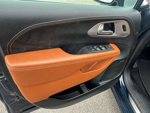 Used 2024 Chrysler Pacifica Pinnacle image 14