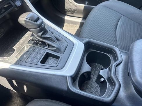 Used 2021 Toyota RAV4 LE AWD/4WD image 27