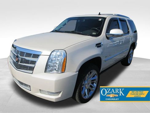 Used 2013 Cadillac Escalade Platinum AWD/4WD image 1
