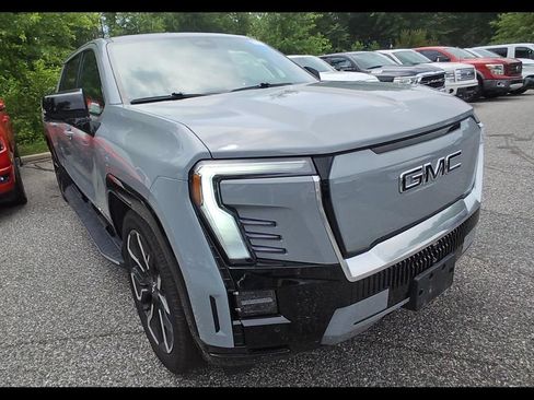 Used 2024 GMC Sierra EV Denali AWD/4WD image 2
