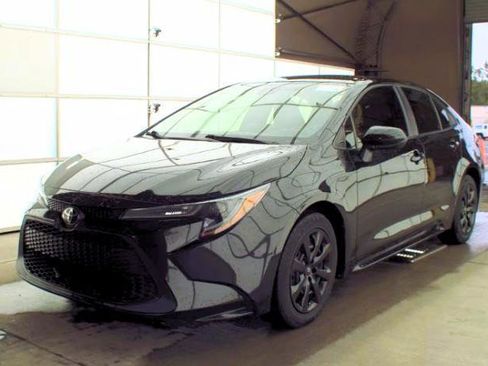 Used 2021 Toyota Corolla LE FWD image 6
