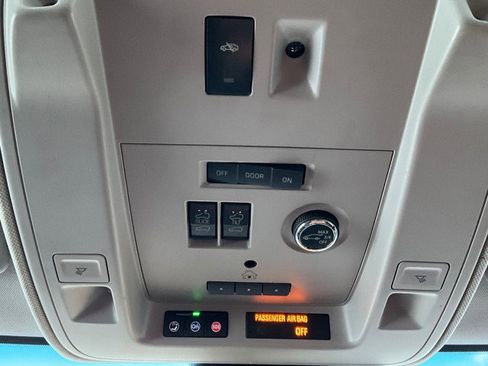 Used 2020 Cadillac Escalade ESV Premium Luxury image 18