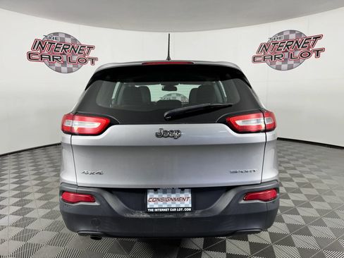 Used 2017 Jeep Cherokee Sport AWD/4WD image 6