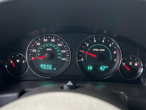 Used 2006 Jeep Commander image 14