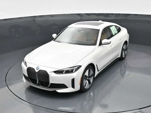 New 2026 BMW i4 eDrive40 w/ Premium Package RWD image 17