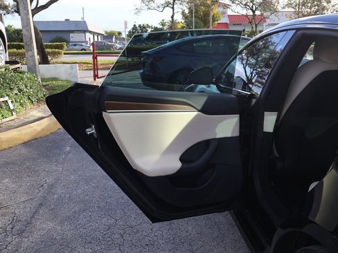 Used 2021 Tesla Model S Plaid image 25