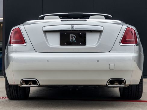 Used 2018 Rolls-Royce Dawn RWD image 11