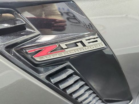 Used 2015 Chevrolet Corvette Z06 w/ Z07 Performance Package RWD image 40