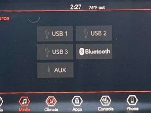 Used 2019 Jeep Cherokee Latitude Plus w/ Cold Weather Group AWD/4WD image 26
