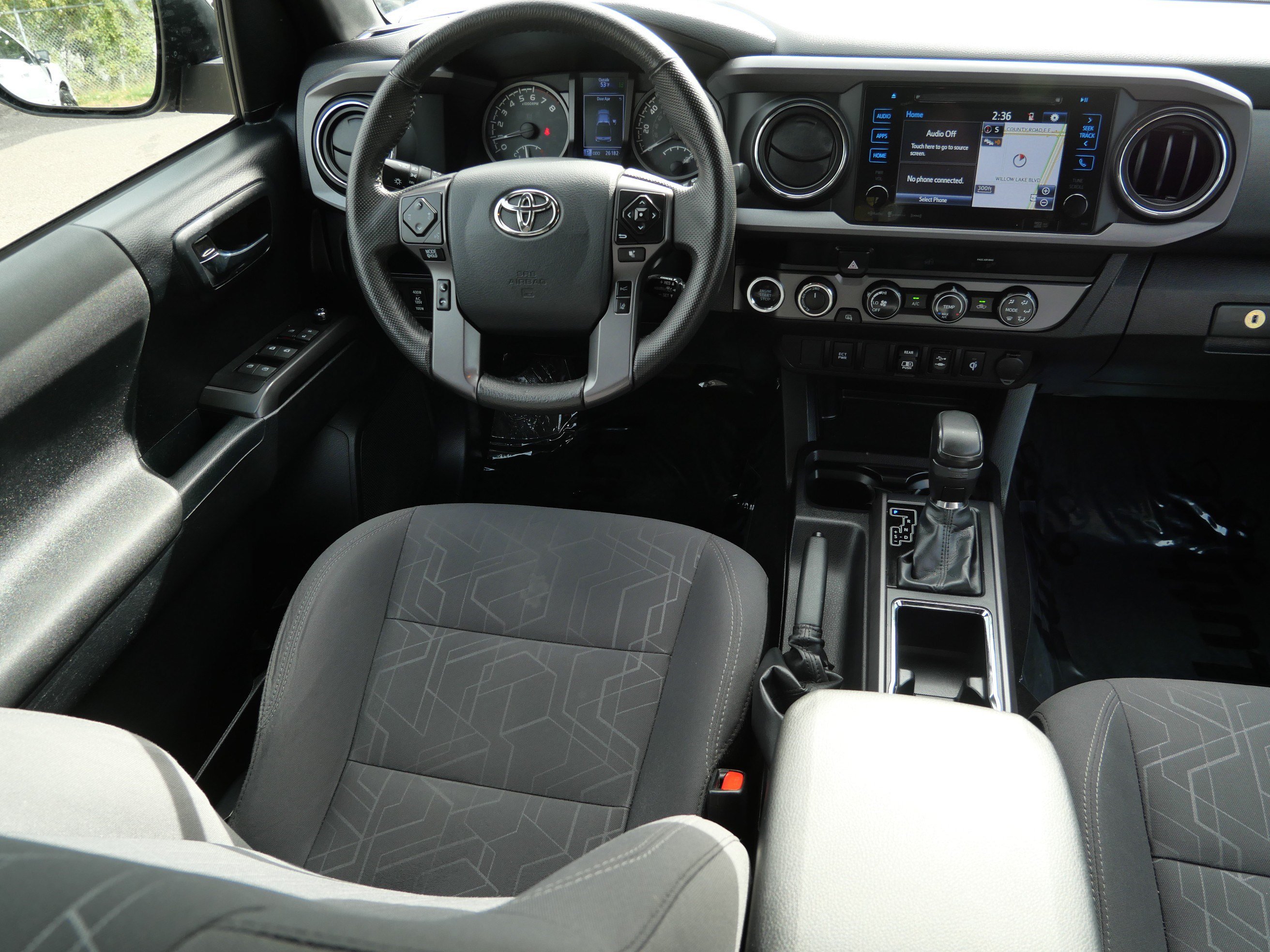 Used 2018 Toyota Tacoma TRD Sport AWD/4WD image 9