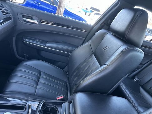 Used 2018 Chrysler 300 S w/ 300S Premium Group image 38