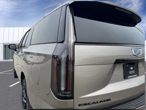 Certified 2025 Cadillac Escalade ESV Sport Platinum w/ LPO, ONYX Package AWD/4WD image 13