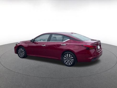 Used 2025 Nissan Altima 2.5 SV image 9